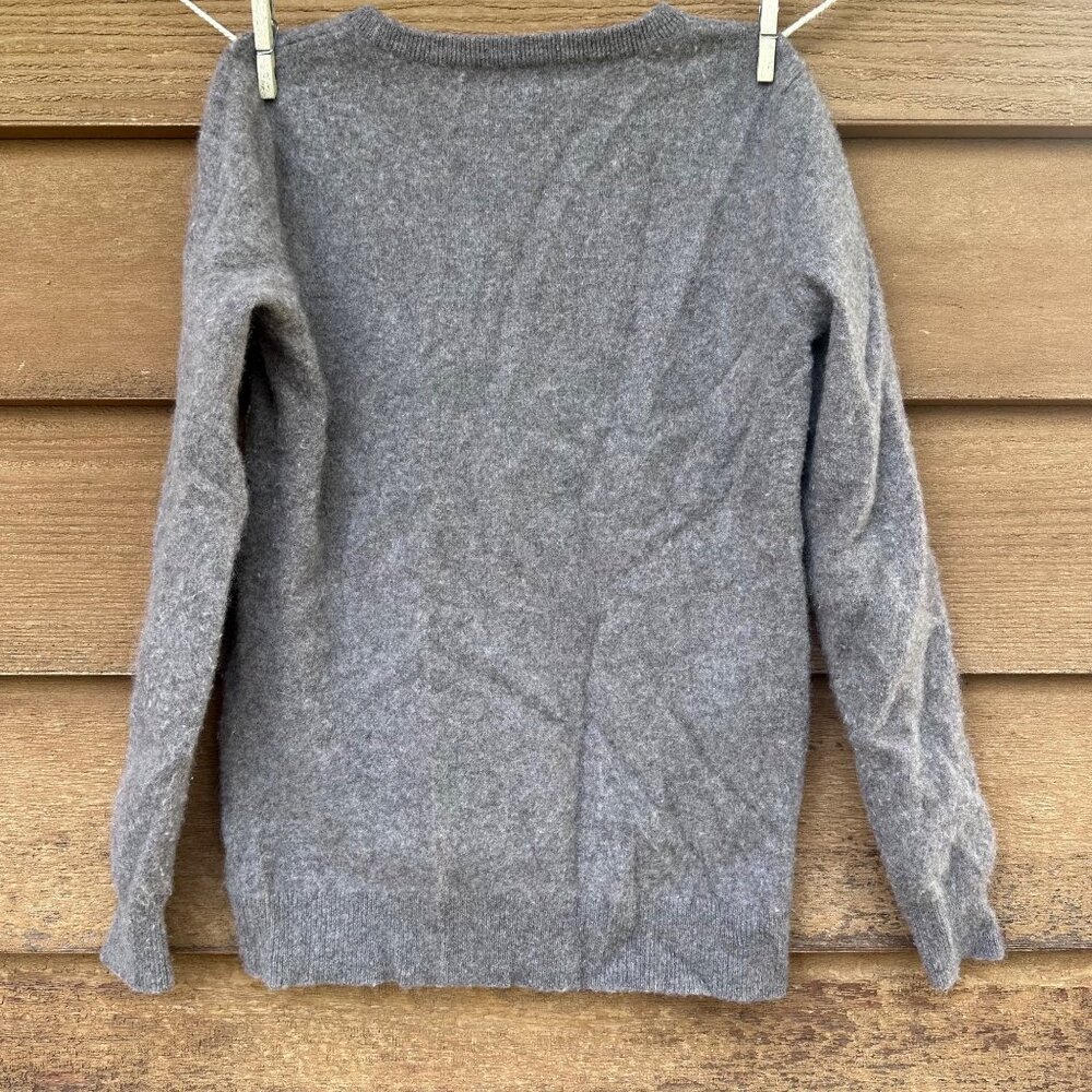 C By Bloomingdales 100% Cashmere Womens Sweater M Gray Long Sleeve Soft Knit Pul - Picture 4 of 7